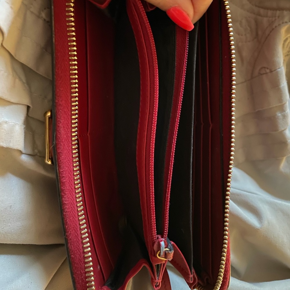Authentic Gucci Wallet - Picture 2 of 3